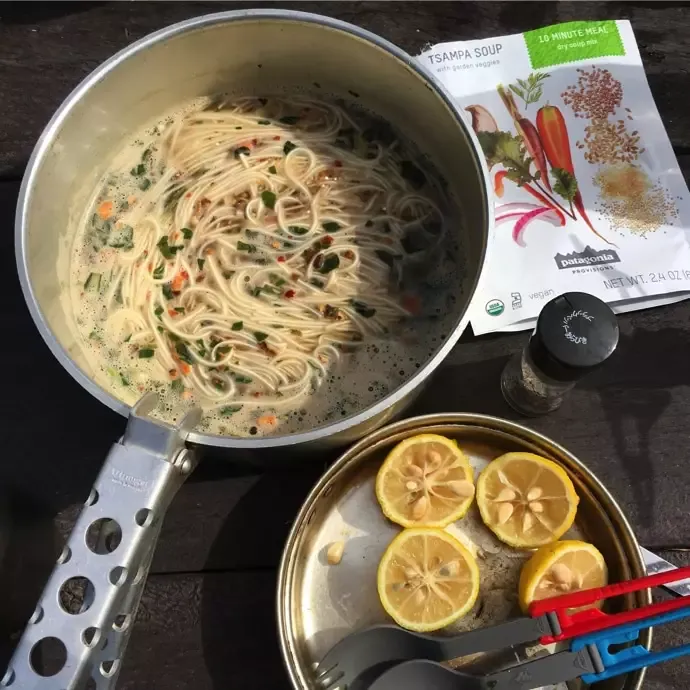 秋10月 湯阪路ハイキングの山ごはん『TSAMPA NOODLE』