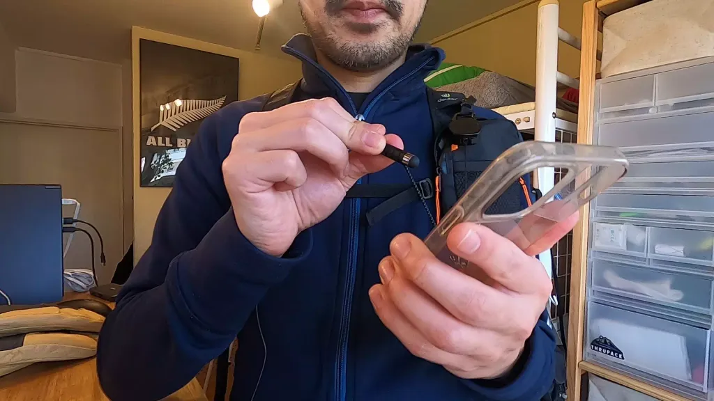 雪山登山やスキーで便利！-厚手のグローブをした状態でスマホ操作が可能なアイデア