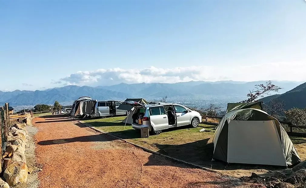 ほったらかしキャンプ場 大自然の中で絶景を楽しむ