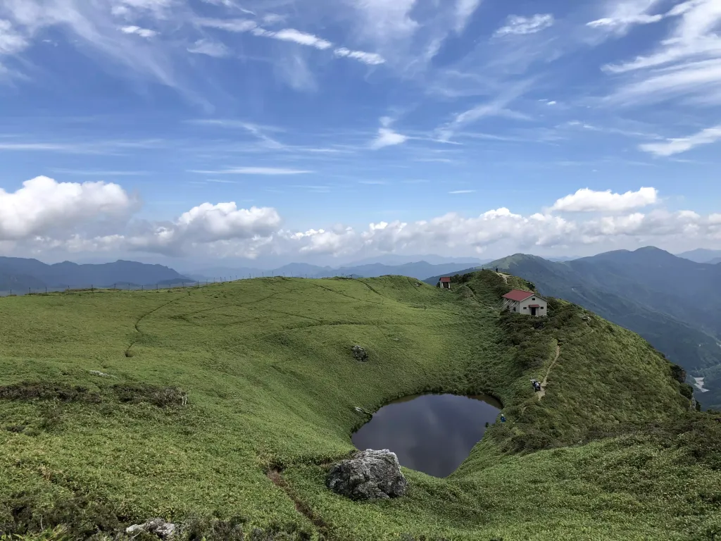 【日帰り・一泊二日】四国一の稜線！三嶺登山-難易度別ルート紹介