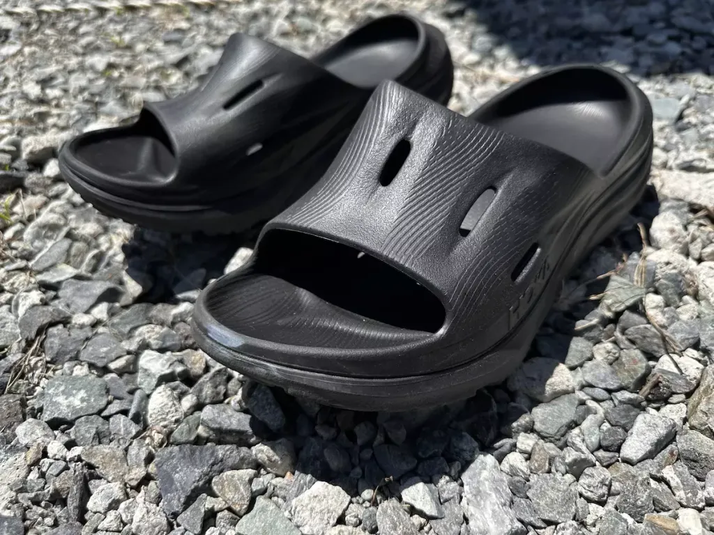 履き心地もデザインも満点級！大人のためのHOKA(ホカ)リカバリーサンダル