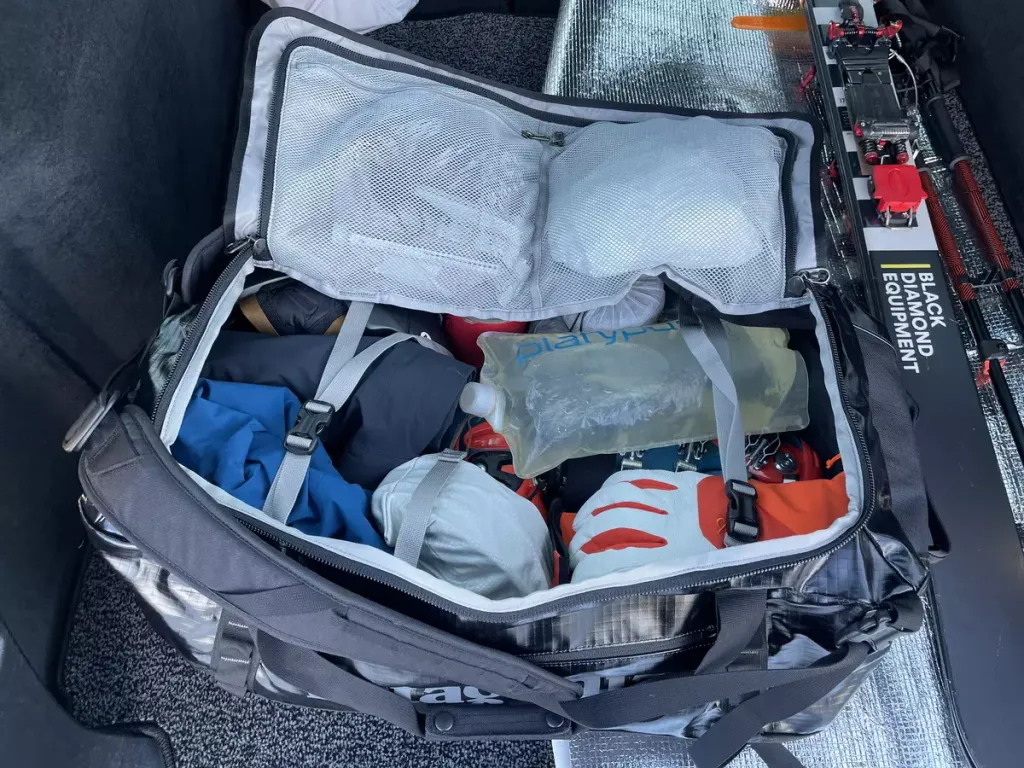 パタゴニア ブラックホール・ダッフル70L−スキー道具の収納持ち運びに超便利