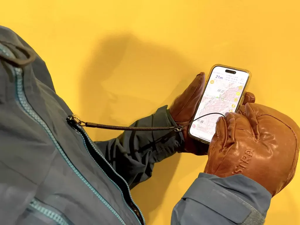 雪山登山・スキー・BCスキーでのスマホの使い方と携帯方法〜保温しながら持ち歩きタッチペンでグローブをしたまま楽々操作！