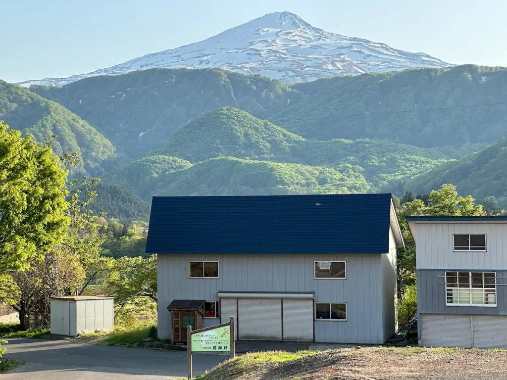 鳥海山で楽しむバックカントリースキー