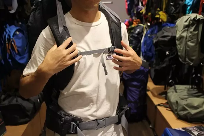 バックパックの正しい背負い方-グレゴリースタッフが教える＜縦走登山編＞