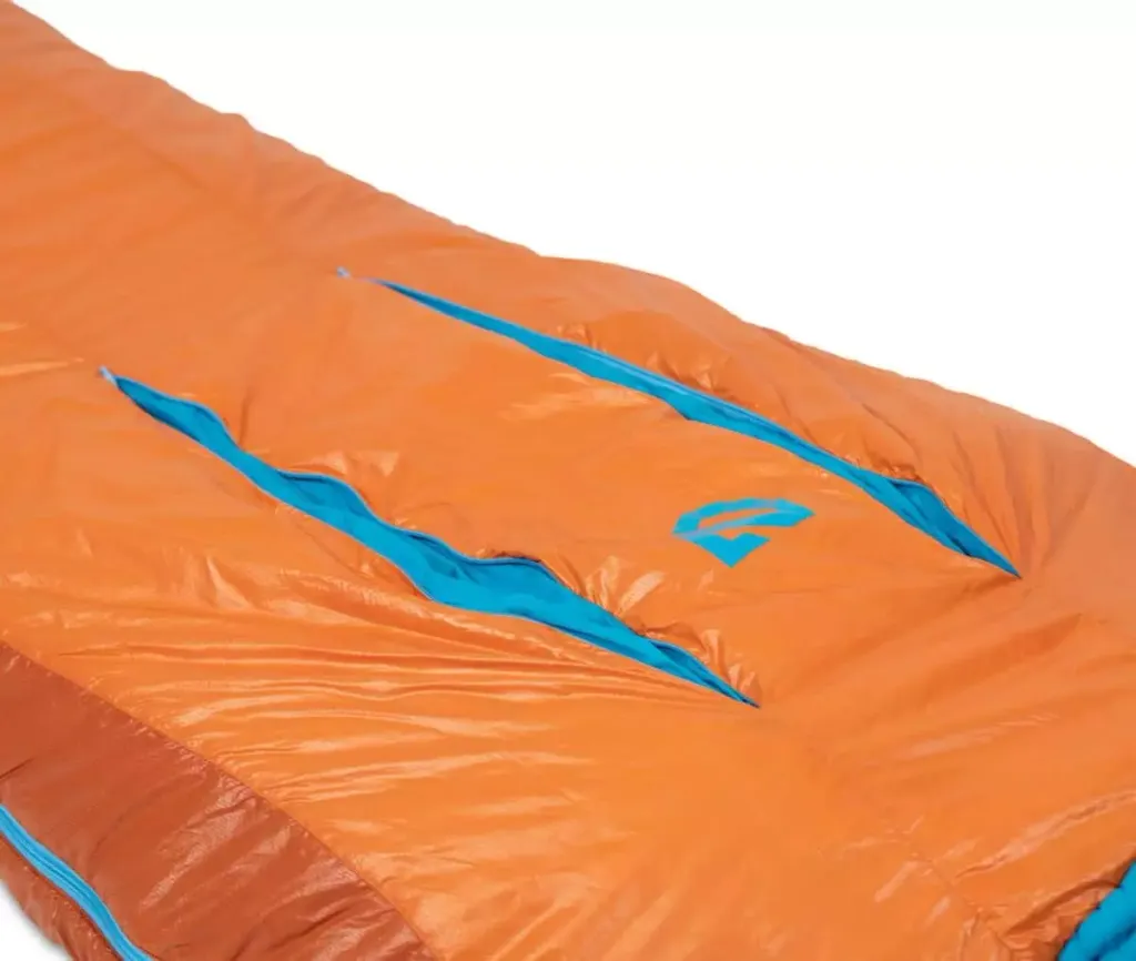 NEMOのシュラフから化繊のメリットを生かしつつパッキングサイズを40％縮小！