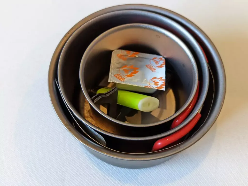 エバニューの超軽量な3種類のクッカーをスタッキング−快適・軽量・コンパクトに食事を楽しむ