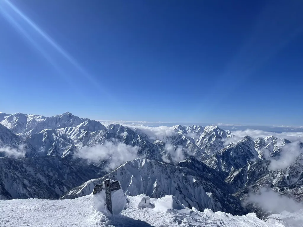 【関東から日帰り圏内】初心者でもOK！雪景色が美しい絶景を楽しめる冬山20選！