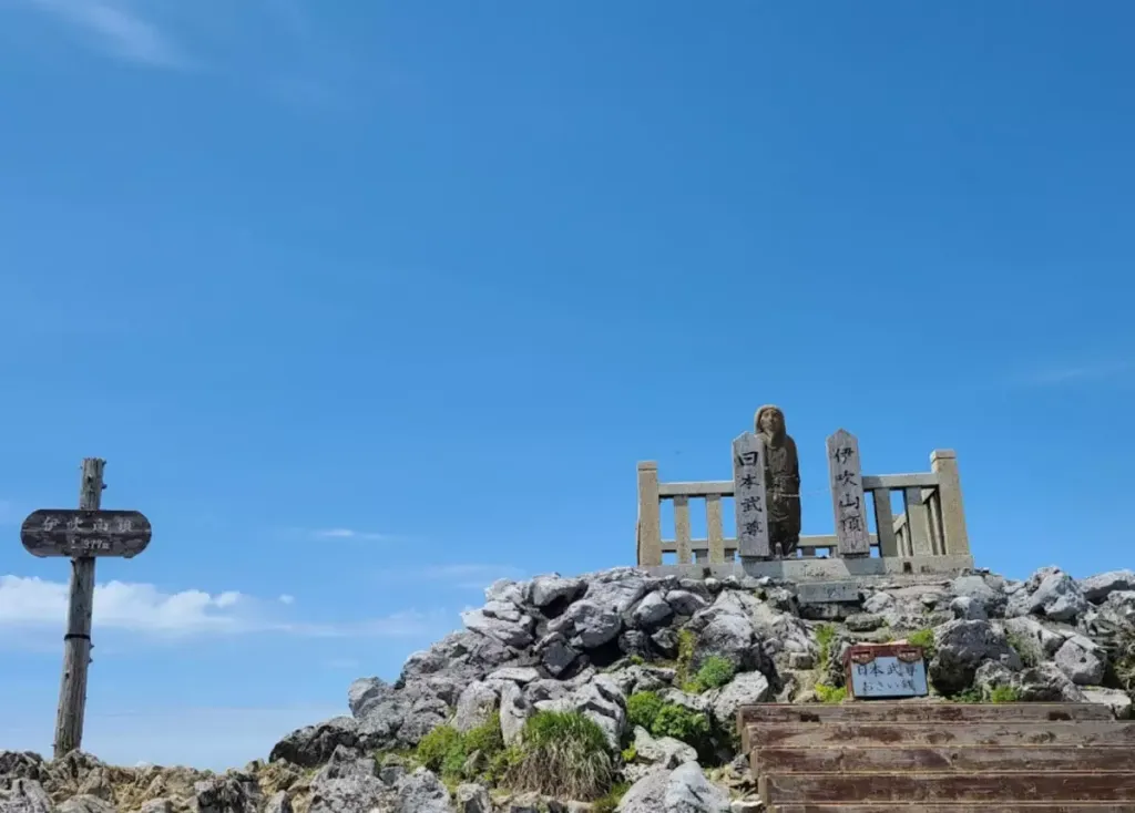 【日帰り登山】伊吹山-初心者から楽しめる難易度別ルート紹介＆アクセス便利な駐車場情報