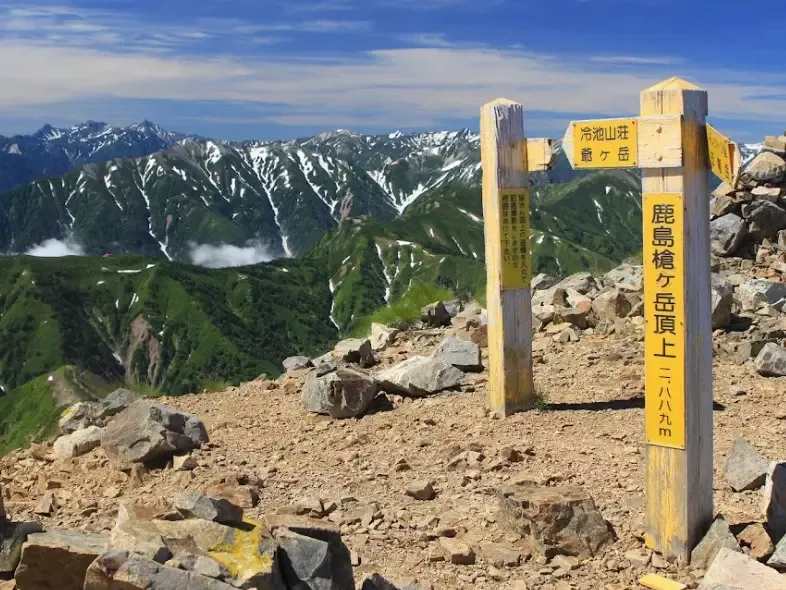 後立山連峰の名峰『鹿島槍ヶ岳』｜車で行くベスト登山プラン・爺ヶ岳(柏原新道)登山口駐車場情報