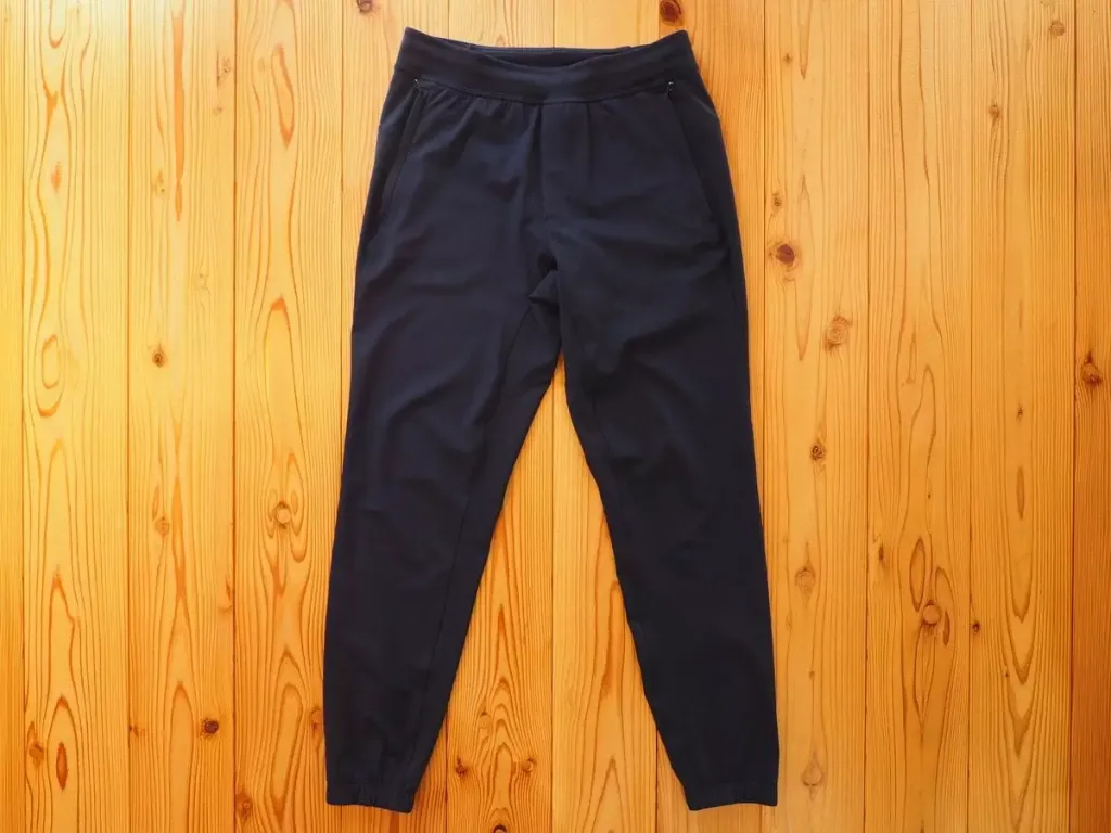 ルルレモンSurge Jogger シルエットが抜群
