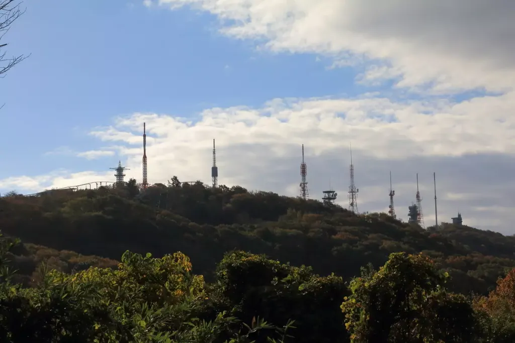 生駒山日帰り登山｜難易度別コース3選【山頂に遊園地！お楽しみ登山】