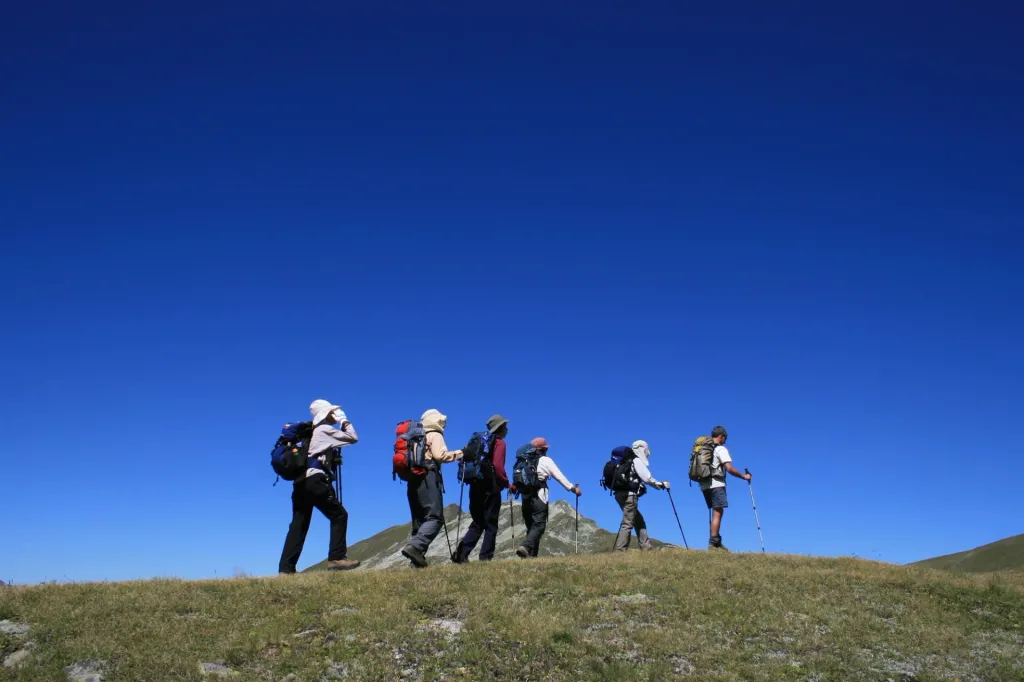 登山の持ち物25選！リストで確認できる初心者に最低限必要な装備＆あると便利なもの［日帰り登山編］