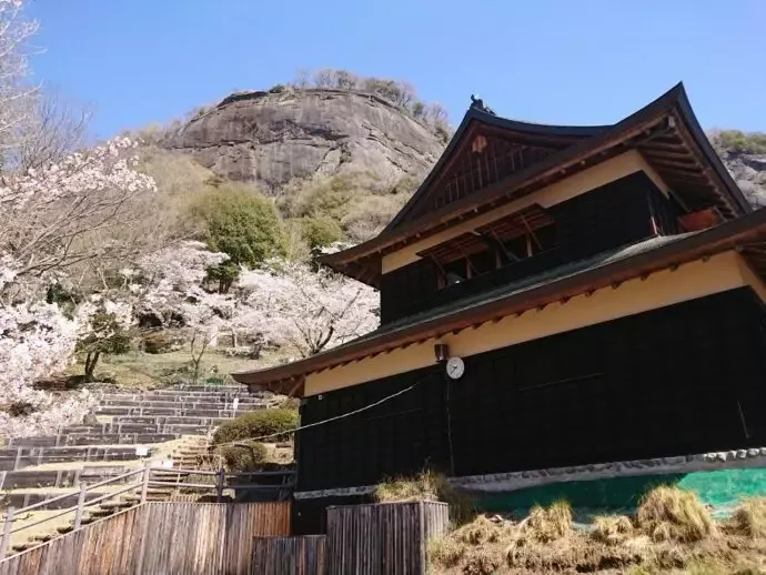 岩殿山