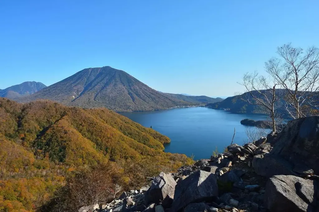 男体山