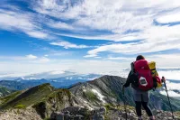 【初めてのテント泊登山】必要な装備を徹底解説！重さ、費用、パッキングのコツや女性の持ち物の紹介も