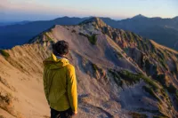 【2024年版】登山用アウターウェア総まとめ！カテゴリーごとにおすすめ3選を紹介
