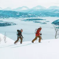 ペツルの登山用ヘルメット-軽量性に優れた3種類のモデル比較