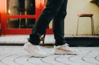 あらゆるシチュエーションで使えるHOKA ONE ONE CHALLENGER LOW GTX WIDE