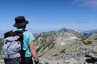 【2025年最新版】夏の登山服装完全ガイド！快適で安全な登山を！