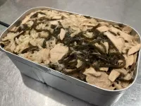 メスティン缶詰レシピ‐塩昆布が決め手の炊き込みご飯