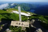 【朝日連峰・以東岳】東北屈指の縦走路はここから｜難易度別登山ルートと登山口アクセス＆避難小屋情報
