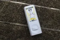 アウトドアUV　スティックタイプのUVケア