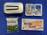 メスティンレシピ-コンビニ食材で作る「鮭とシラスの炊き込みご飯」