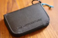【レビュー】ライフベンチャー コンパクトウォレット-登山に旅行に安心を付与
