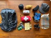 日帰り登山の必須装備ーファストハイクスタイルは15Lのザックに収納