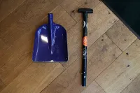 サバイバルオンスノー　雪中キャンプに愛用のショベル