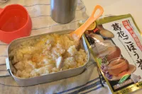 メスティンで作る炊き込みご飯-簡単親子丼