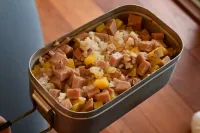 メスティン山ごはんレシピ-ポークランチョンミートとじゃがいもの炊き込みご飯
