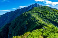 駒津峰｜甲斐駒ヶ岳へもうひと踏ん張りする峰！難易度別ルート情報