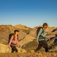 UPF35で日焼け知らず！オールシーズン着用できる超軽量メリノフーディー「リッジメリノ ソルスティス・ライトフーディー」を徹底レビュー